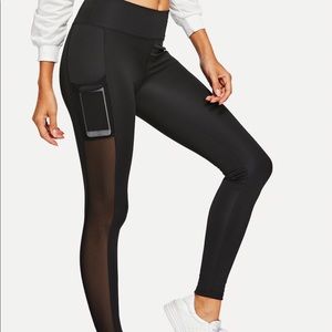 Mesh leggings with phone pocket